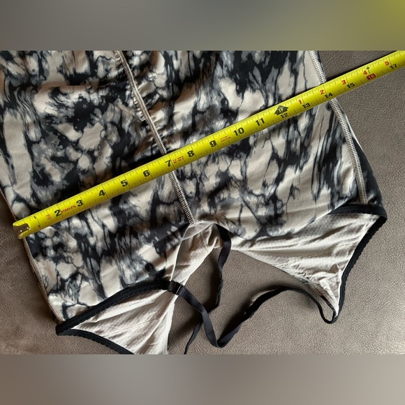 Lululemon Ink Blot Bra Tank (10) VGUC - Picture 3 of 5